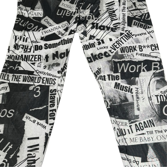 NWOT Britney Spears Newspaper Print Lyric Leggings – Juniors XL – Y2K It Girl - Picture 3 of 4